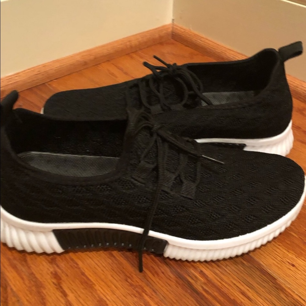 Comfy & stylish size 8  beauties slightly worn $15